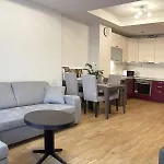 Status-M Apartments Nivel 35